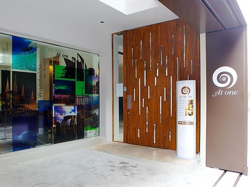 At One Inn Hualampong Bangkok Exterior foto
