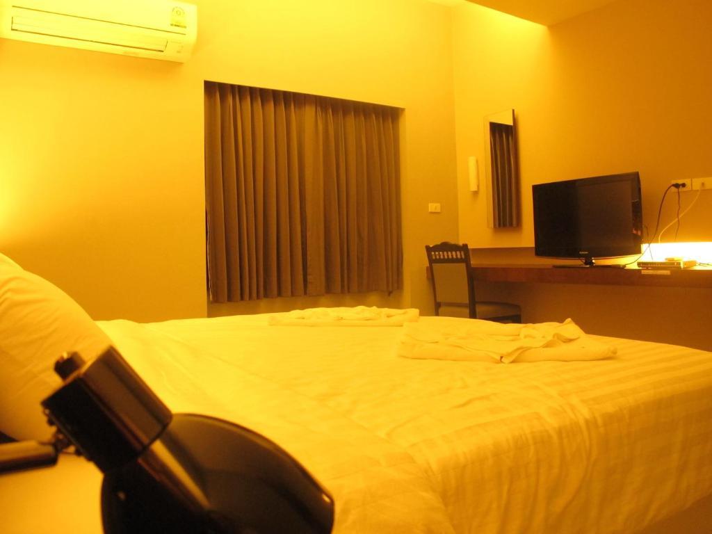 At One Inn Hualampong Bangkok Exterior foto