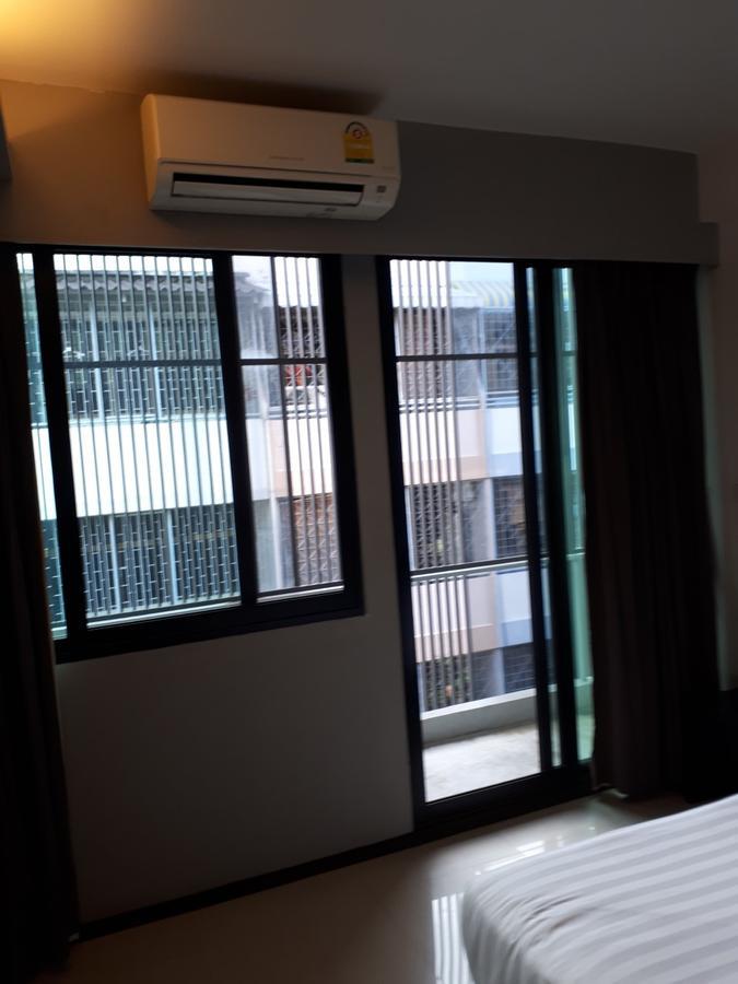 At One Inn Hualampong Bangkok Exterior foto