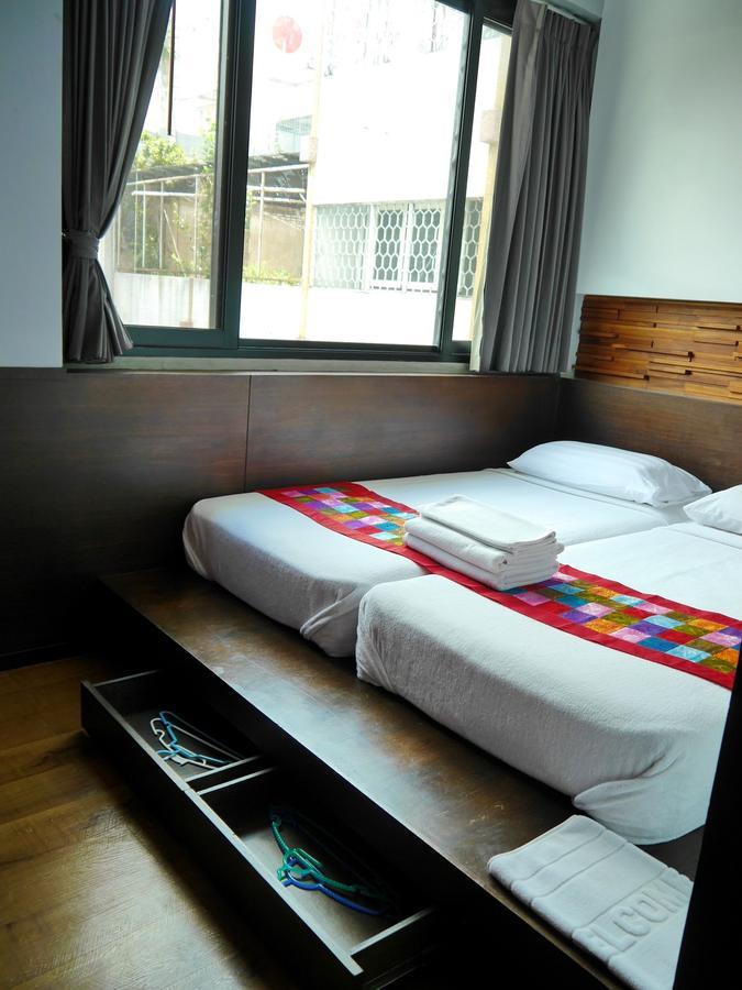 At One Inn Hualampong Bangkok Exterior foto
