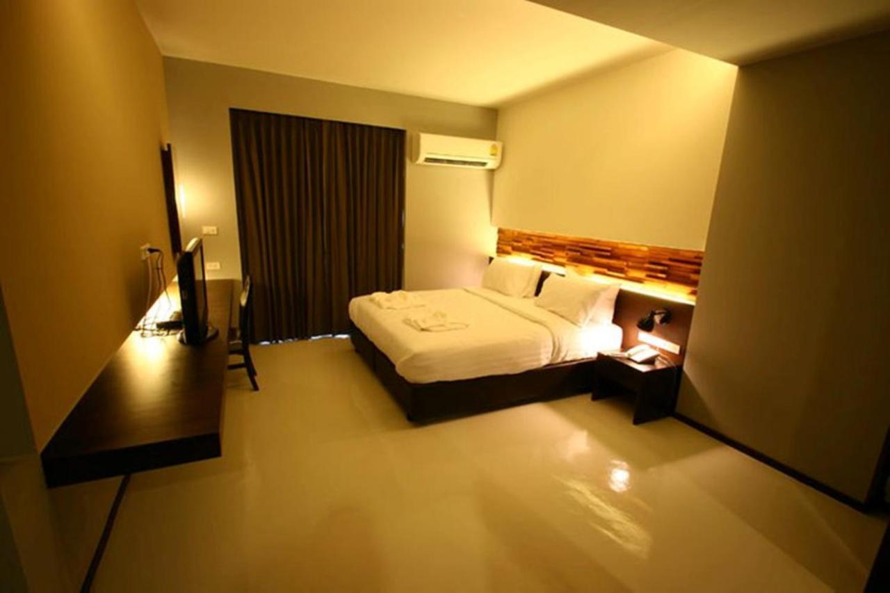At One Inn Hualampong Bangkok Exterior foto