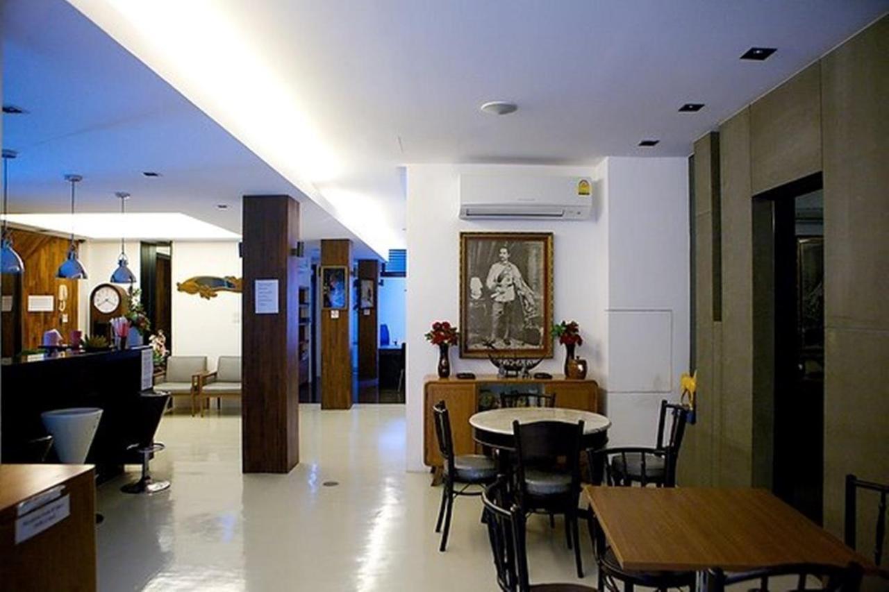 At One Inn Hualampong Bangkok Exterior foto